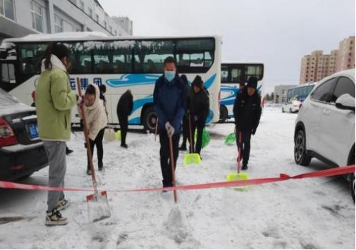 张北客运扫雪1.png