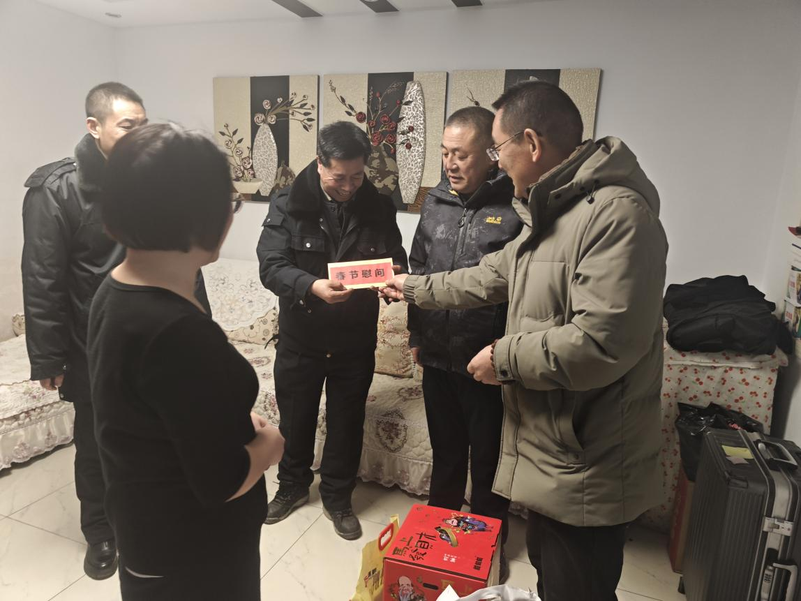 京西领导传递慰问.png